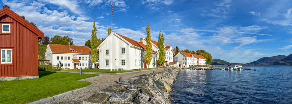 Angvik Gamle Handelssted i solskinn