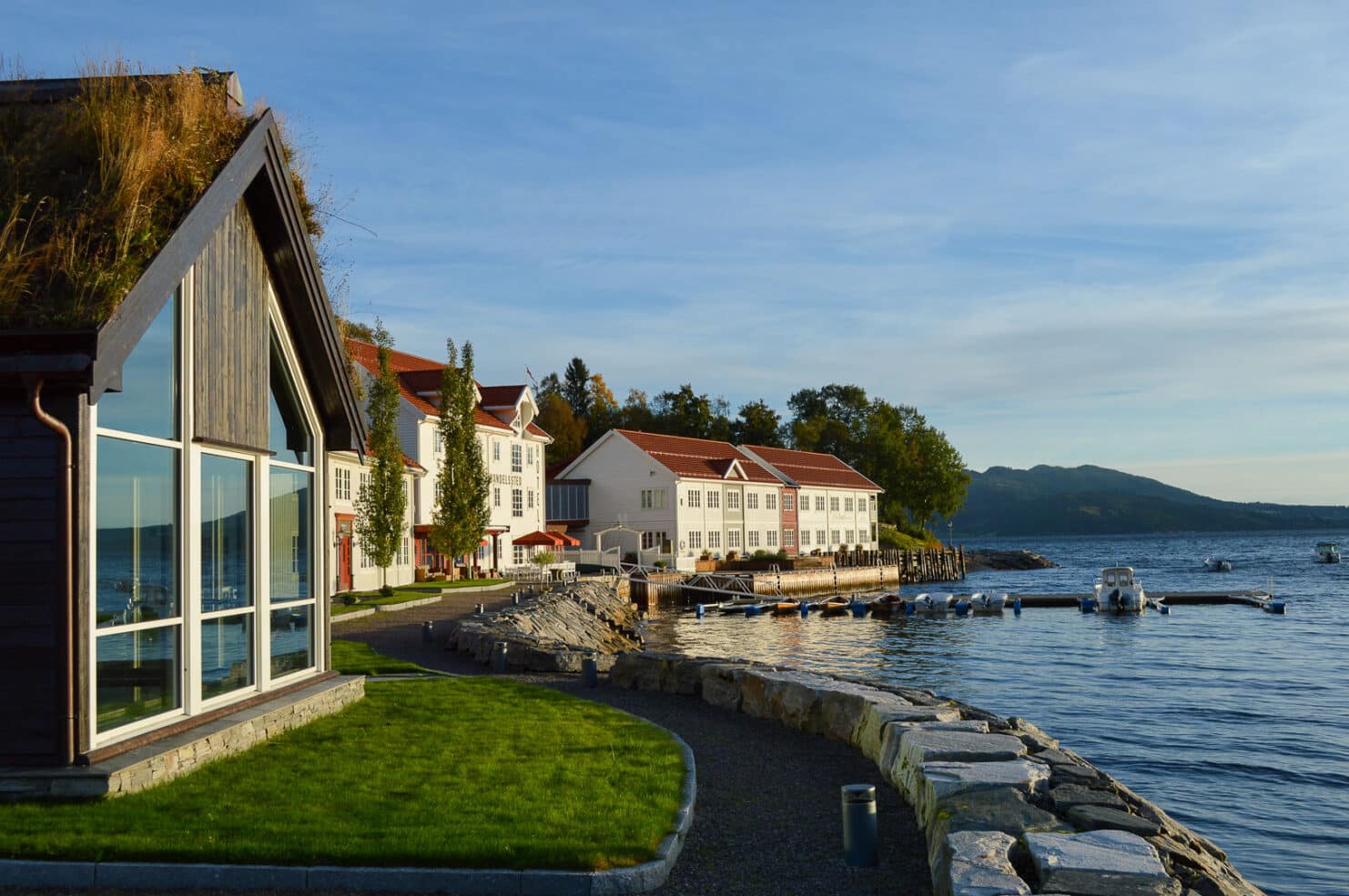 Badehuset Spa by the calm waters of Tingvollfjorden